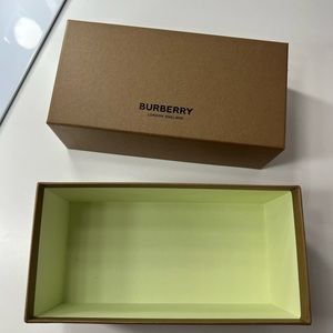 Nwot 🍂🍁Burberry empty box!